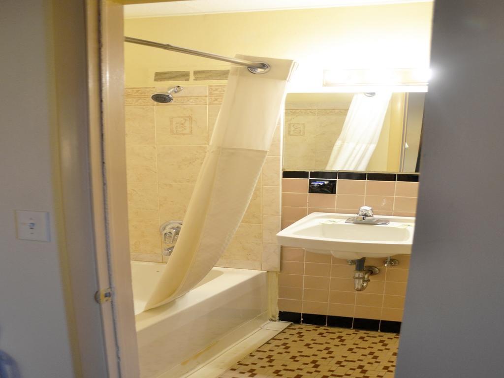 Scottish Inns Potsdam Phòng bức ảnh