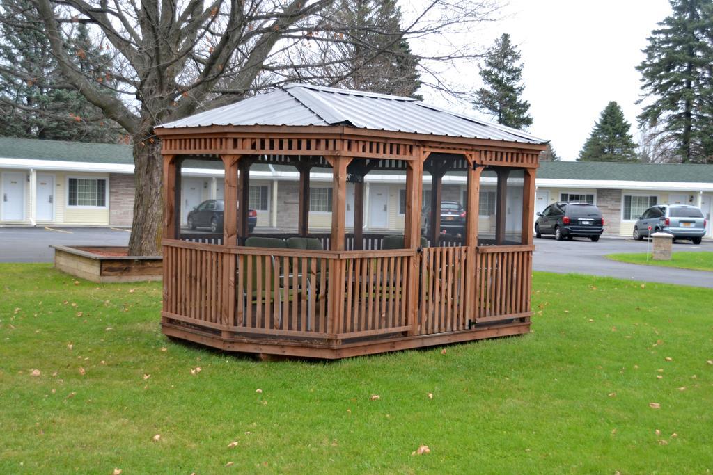 Scottish Inns Potsdam Ngoại thất bức ảnh
